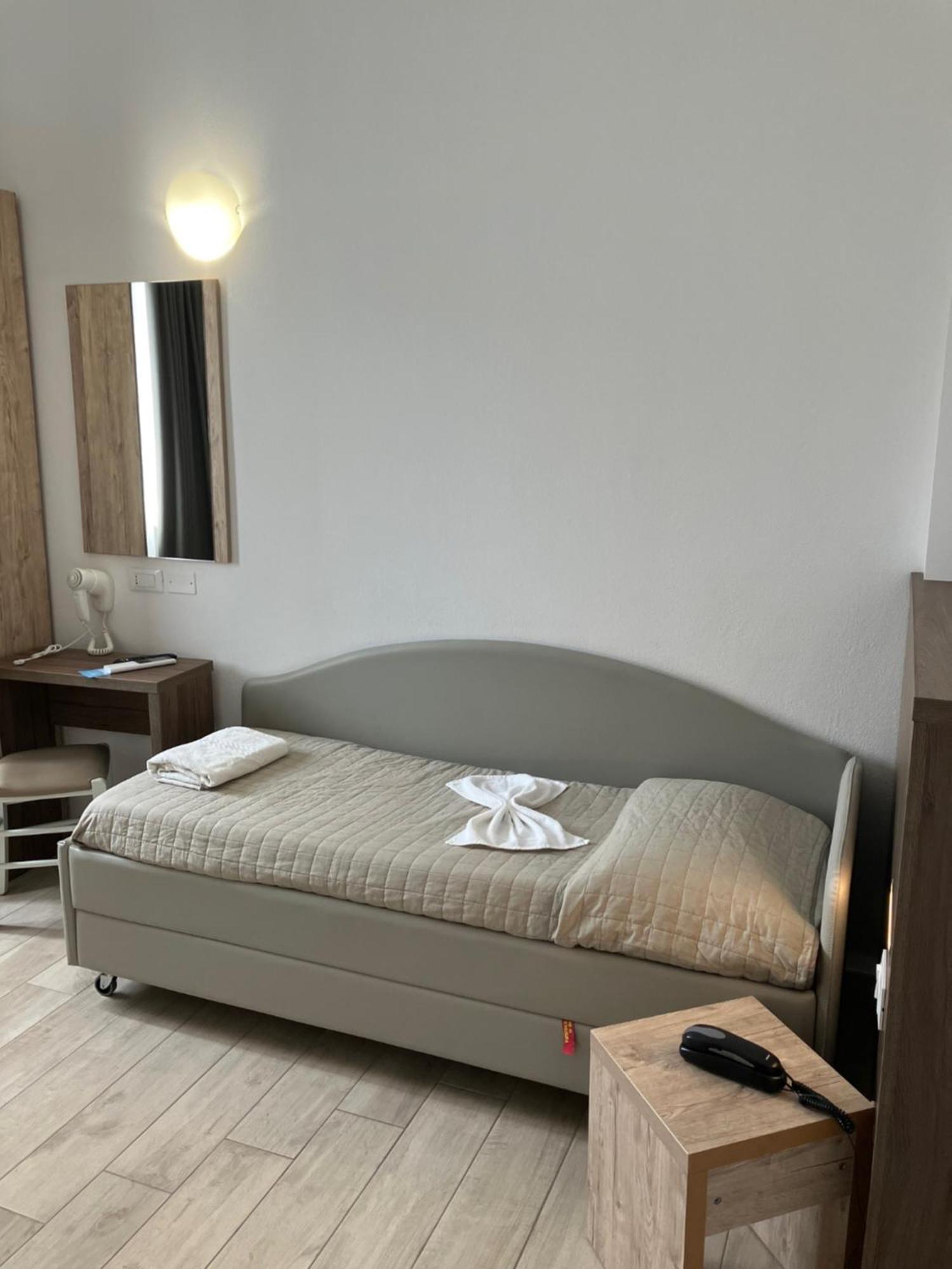 Hotel Bed And Book Rimini Exterior photo